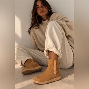 Olukai Pa’ina Hulu Shearling Lined Waterproof Tan Leather Booties Women’s Size 9